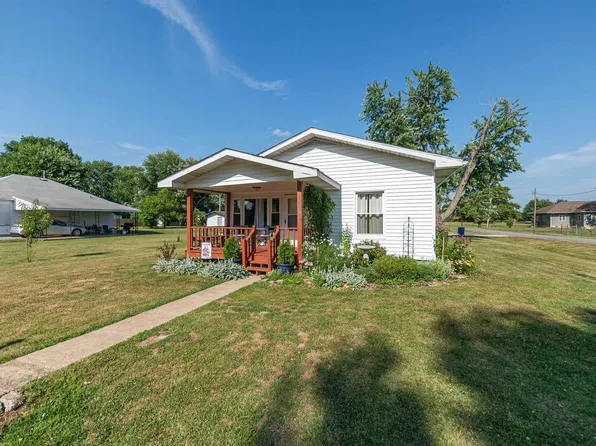 15524 S Moore St, Sesser, IL 62884