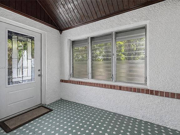 5th image of 2533 SW 5th St