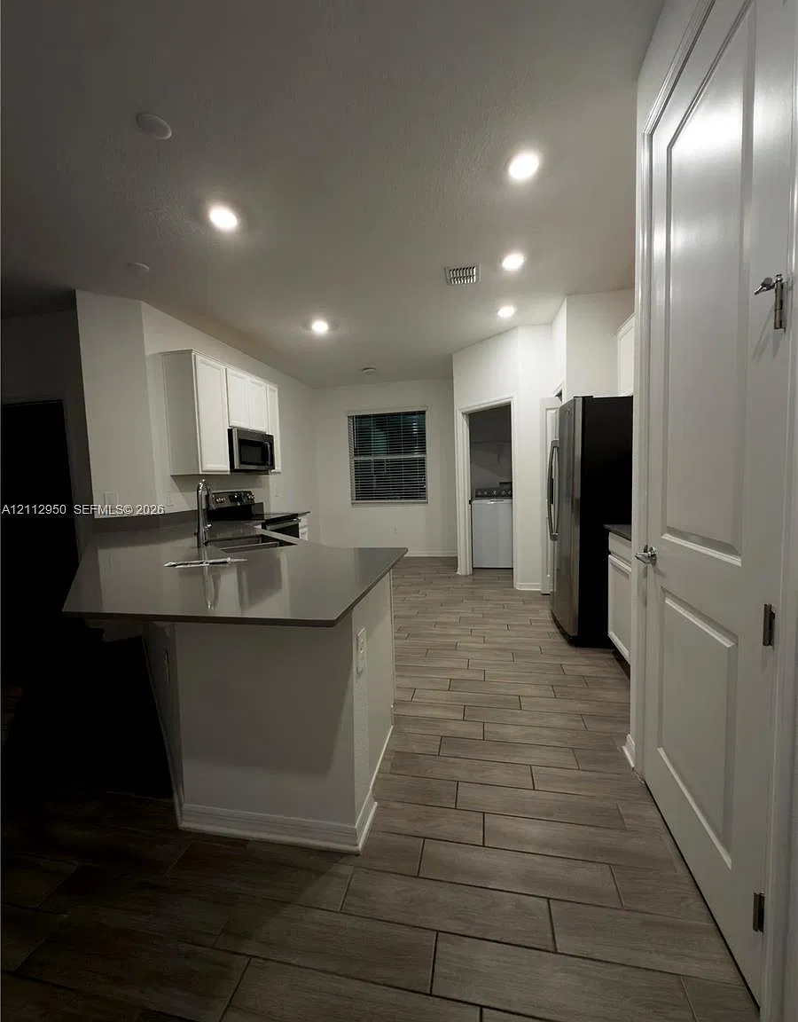 4 bed, 3.0 bath, $2,600 — Photo 3