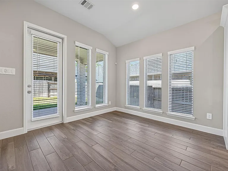 15330 Legacy Park Way — Photo 16