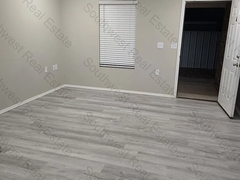 108 Wicks — Photo 4