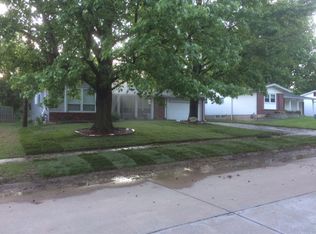 1227 Glenmeade Dr, Maryland Heights, MO 63043