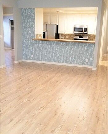 2nd image of 1031 N Crescent Heights Blvd