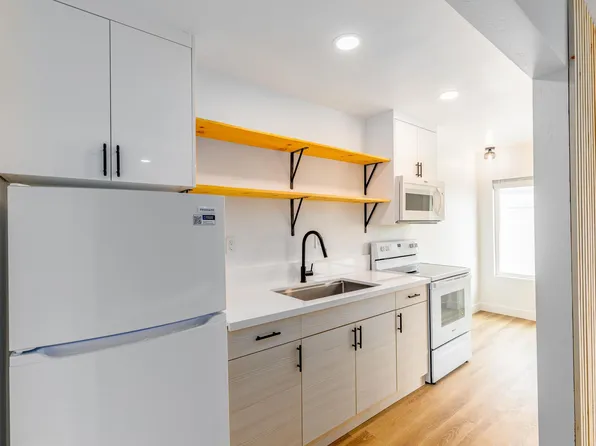 The Villager in Bay Park, Freshly Renovated Studio Apartments!