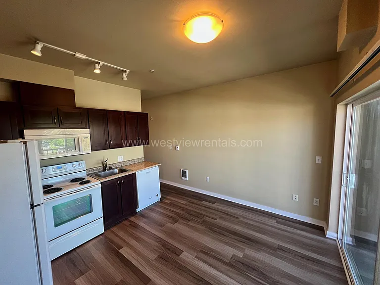 200 E Maple St — Photo 131