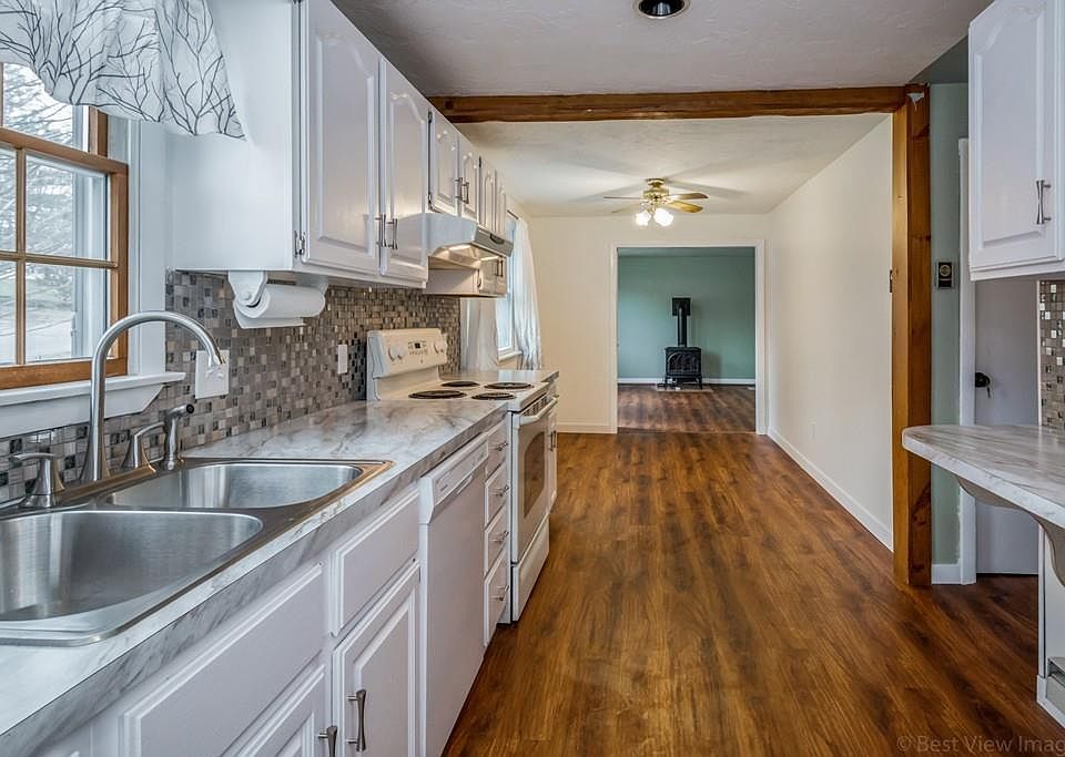 1st image of 3 Pioneer Valley Dr