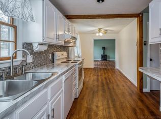 3 Pioneer Valley Dr, Spencer, MA 01562