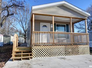 32 Bailey Ct, Taylorville, IL 62568