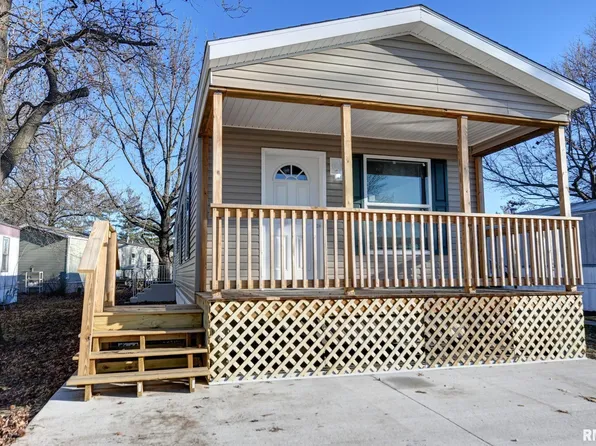 32 Bailey Ct, Taylorville, IL 62568