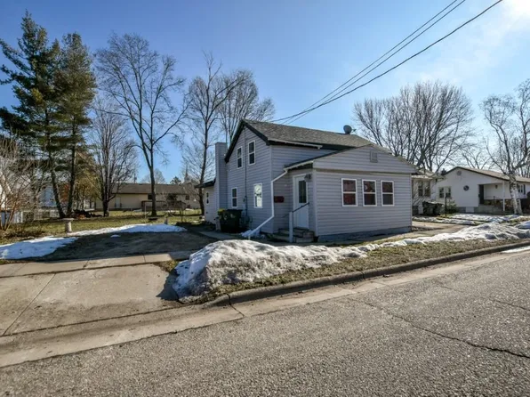 446 7th St, Prairie Du Sac, WI 53578