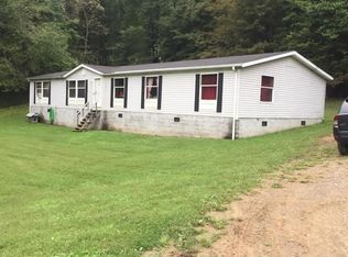 677 Turkey Crk, Ansted, WV 25812