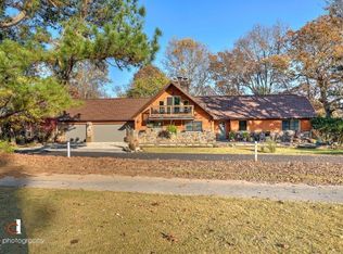 8638 S Park Rd, Rogers, AR 72756
