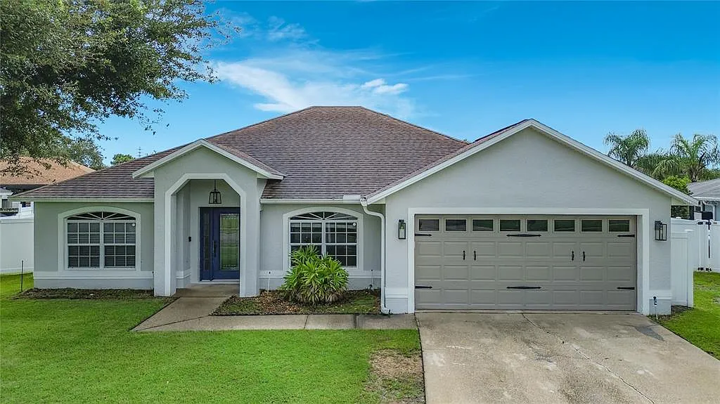 5 bed, 2.0 bath, 2092 sqft, $2,700 — Photo 1