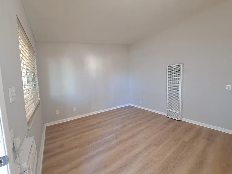 222 N Effie St — Photo 7