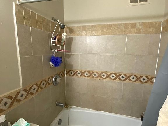 4th image of 1620 N Marshall St #106