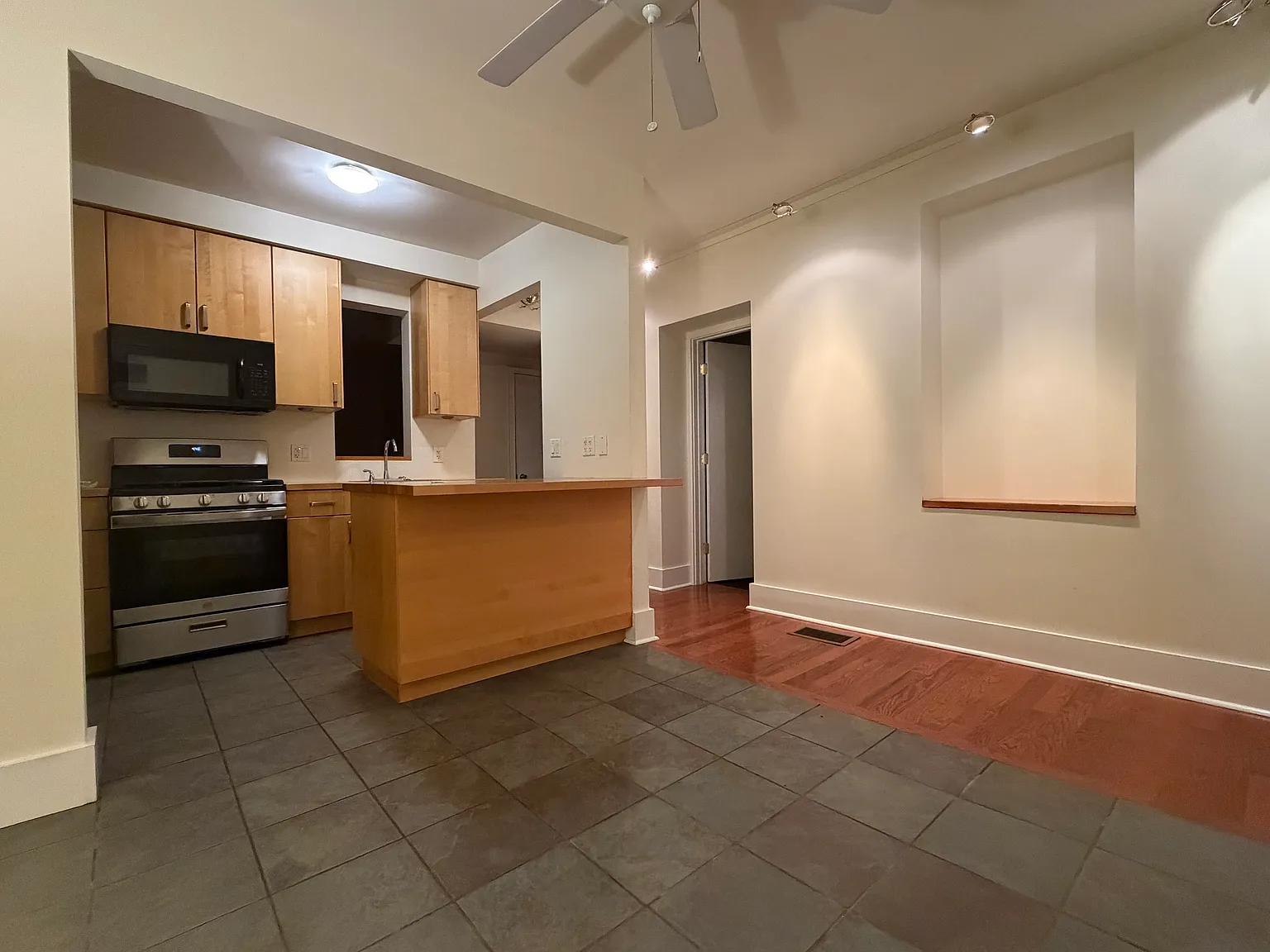 463 Leedom St — Photo 1