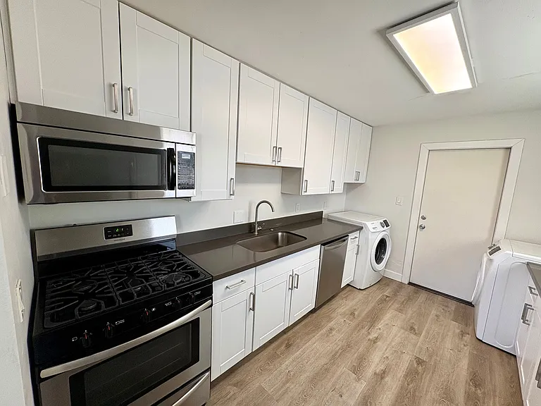 217 N Elm St #E — Photo 9