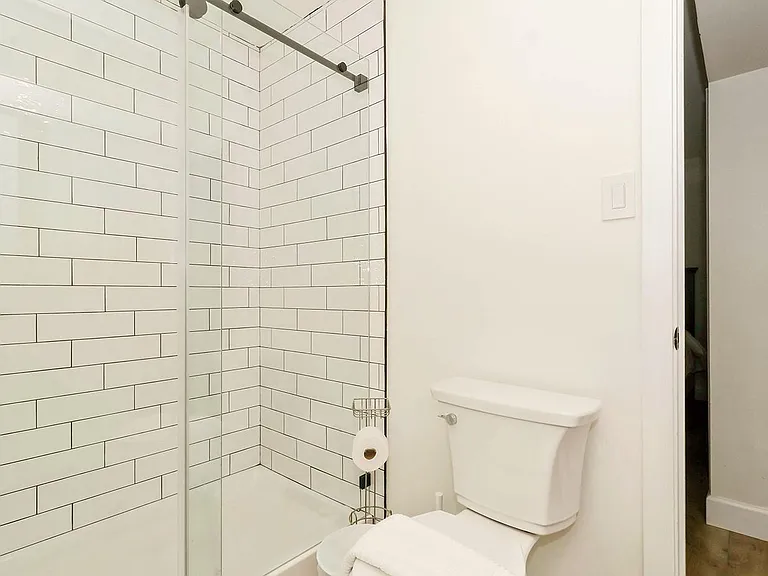 216 69th St #B — Photo 10
