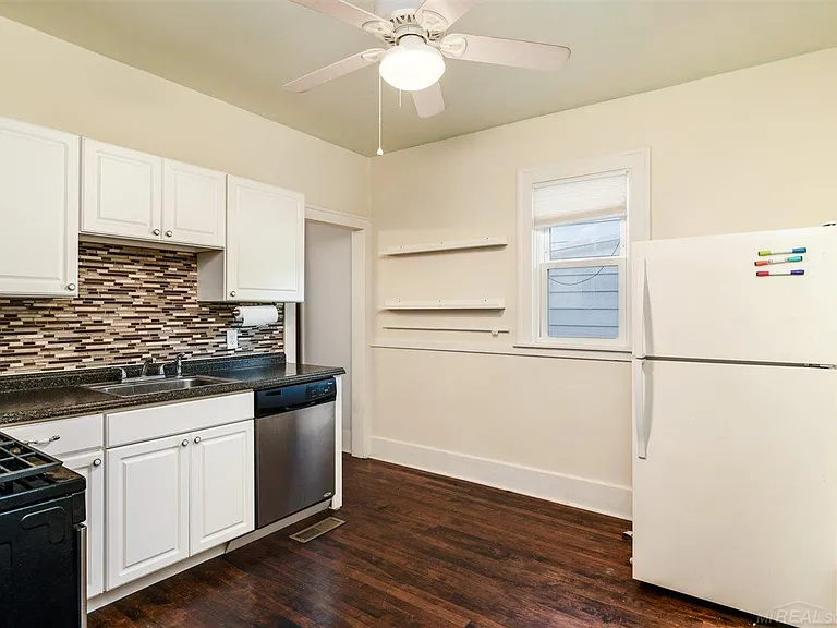 1348 Wayburn St — Photo 8