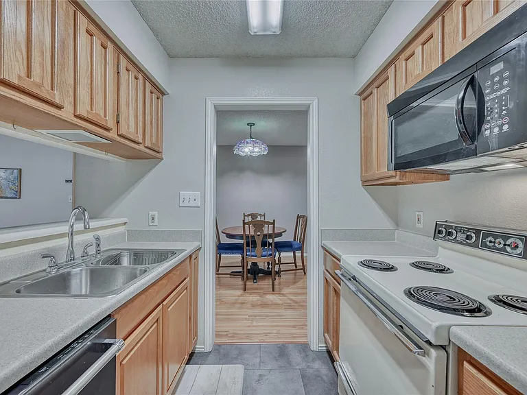 1202 Thorpe Ln #616 — Photo 7
