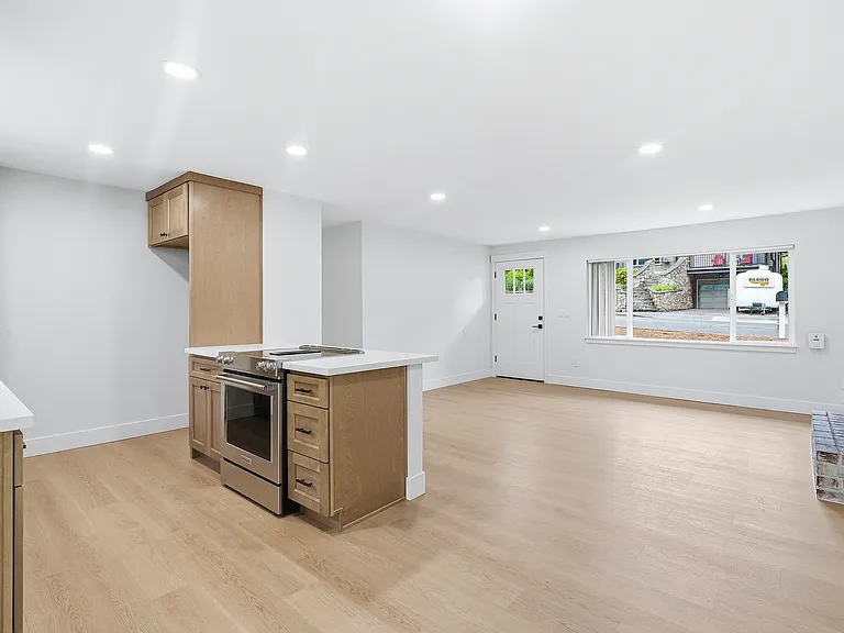 5735 SW 53rd Ave — Photo 4