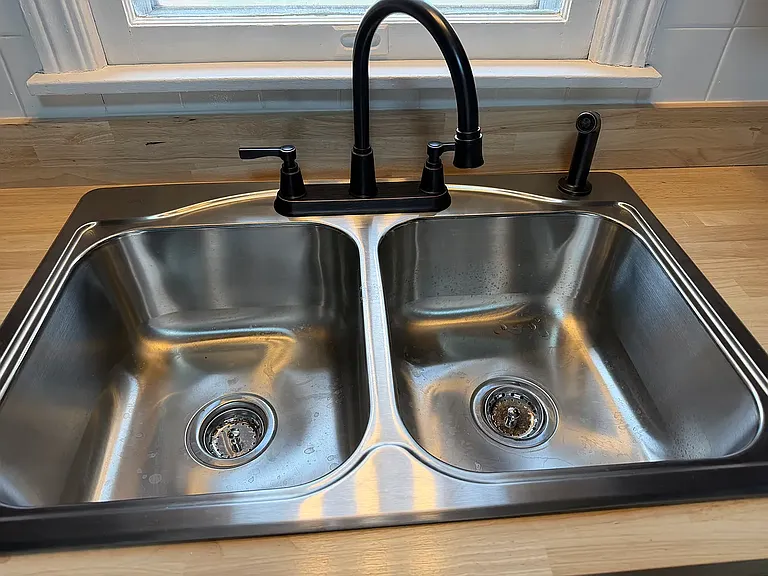 1038 E Walnut St — Photo 13