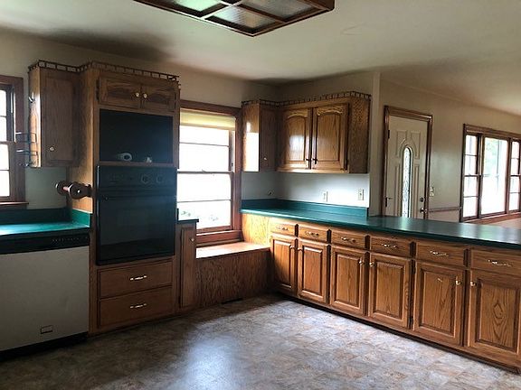 5th image of 304 Crest Dr