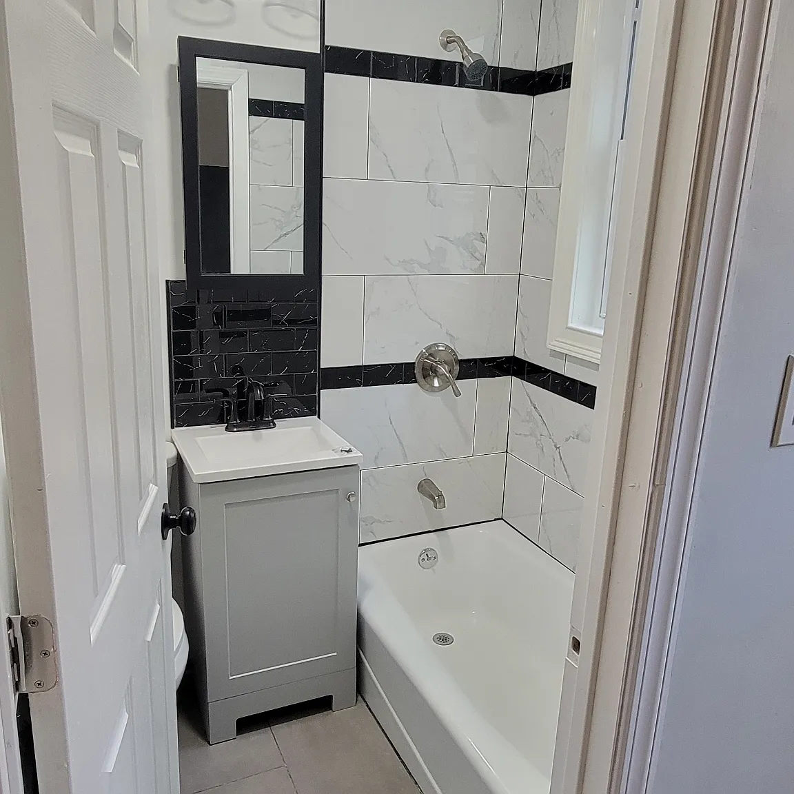 2 bed, 700 sqft, $1,878 — Photo 3