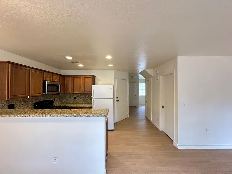 2621 Adelante Ave #108 — Photo 8