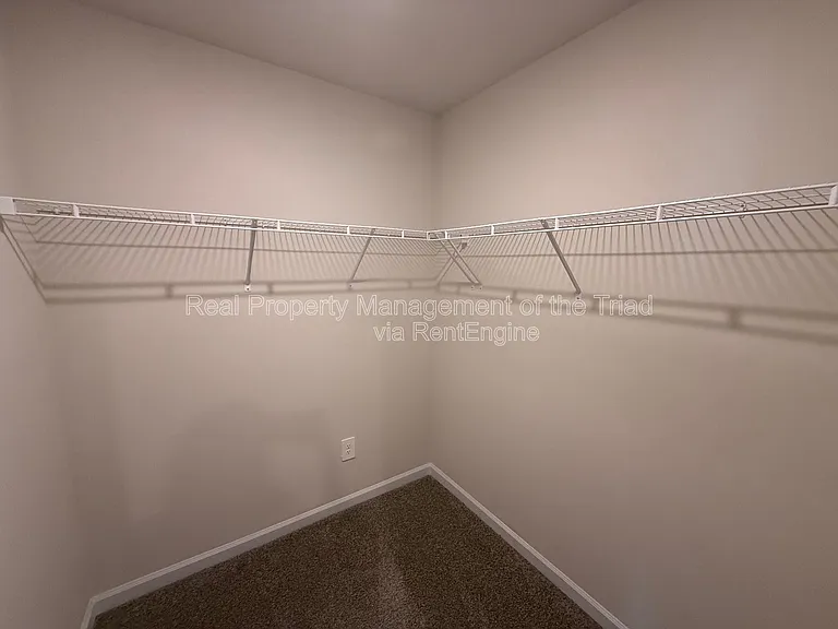 1915 Cherry Creek Rd — Photo 13
