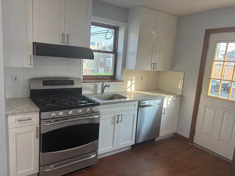 361 Commercial Ave #1 — Photo 5