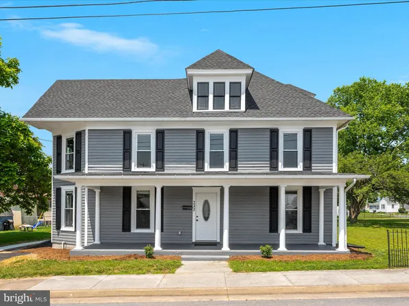 232 Crawford St, Strasburg, VA 22657