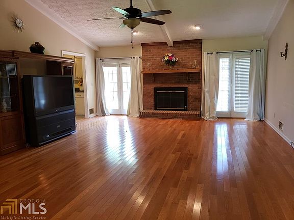 2nd image of 572 Clubland Cir SE