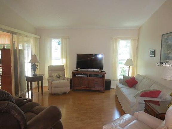4th image of 551 Foxwood Blvd #0
