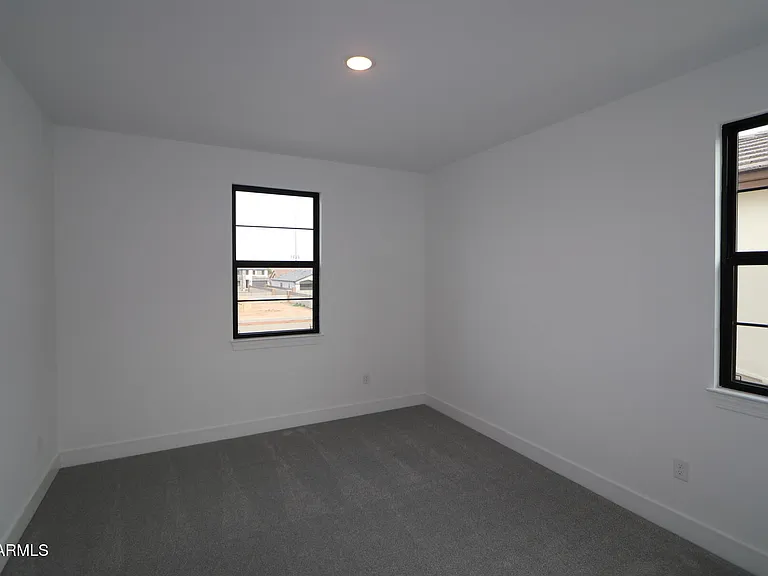 1063 E Zion Way — Photo 23
