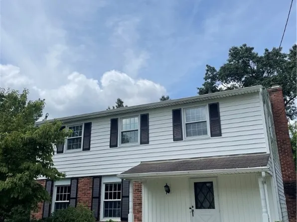143 Carriage Hill Rd, Glenshaw, PA 15116
