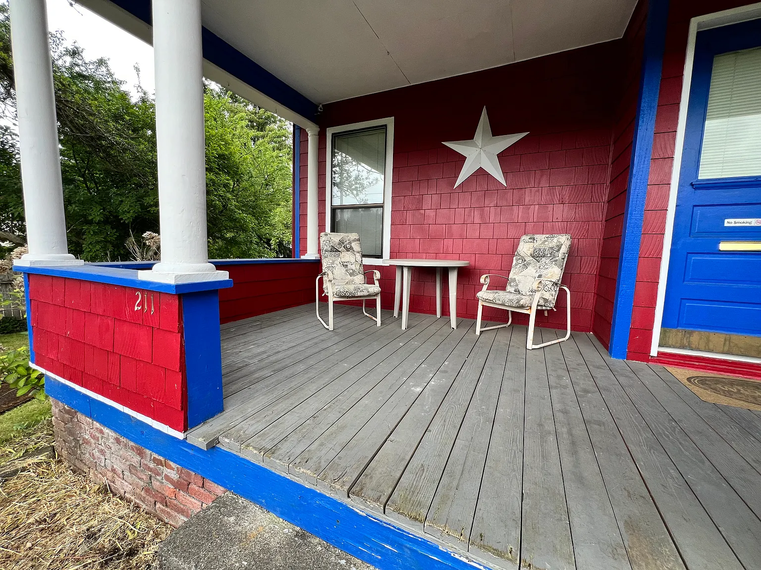 211 E 3rd St — Photo 2