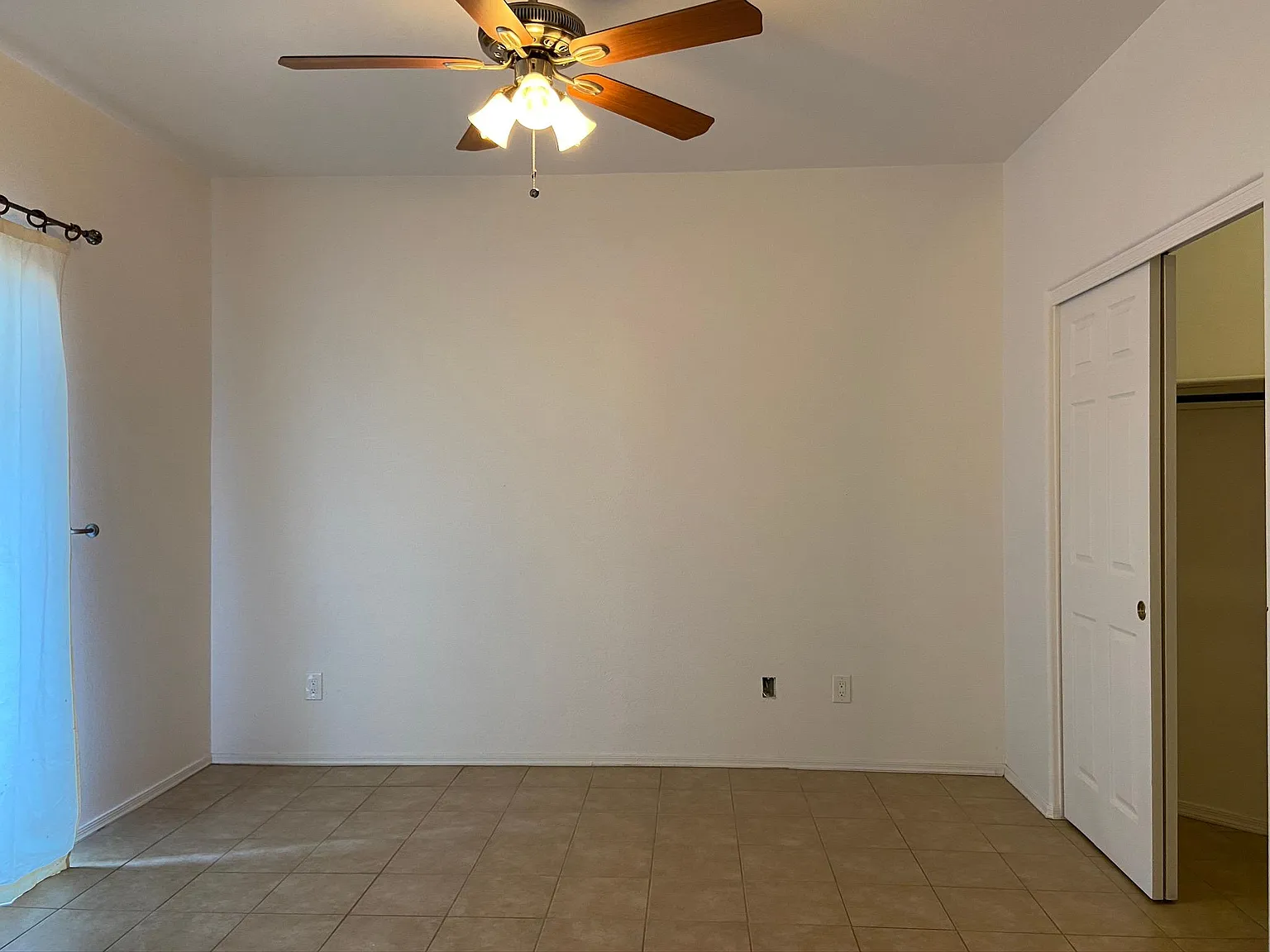 2 bed, 1005 sqft, $1,800 — Photo 4