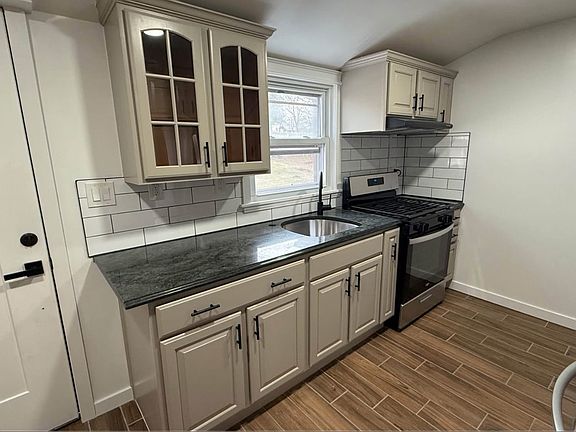 2nd image of 519 Locust St Floor 2