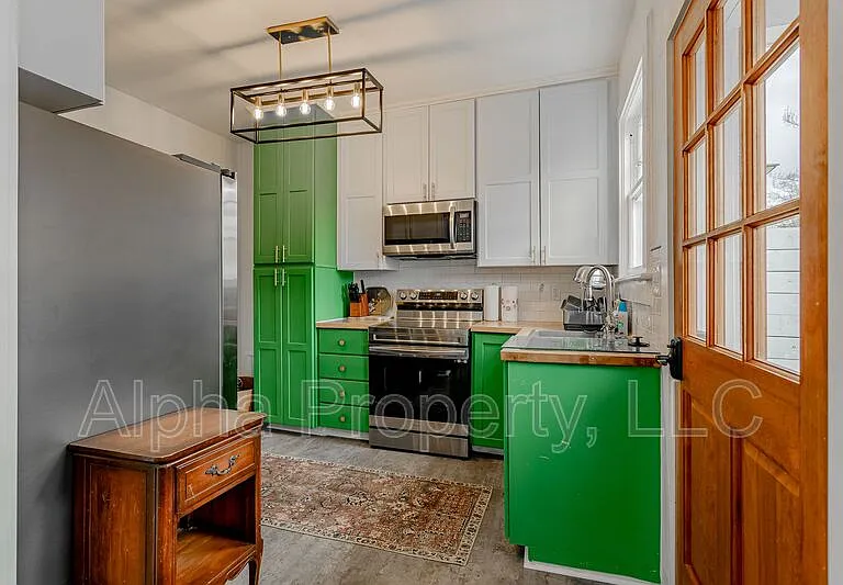 710 Augusta St — Photo 12