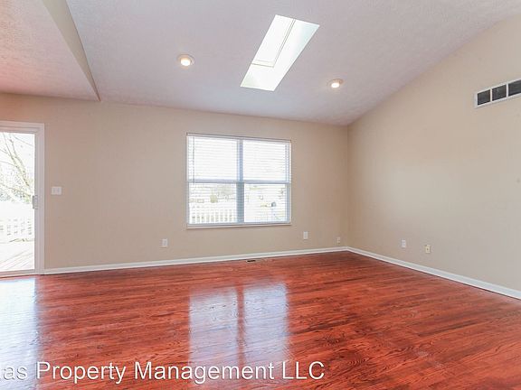 3rd image of 804 Owls Nest Ct