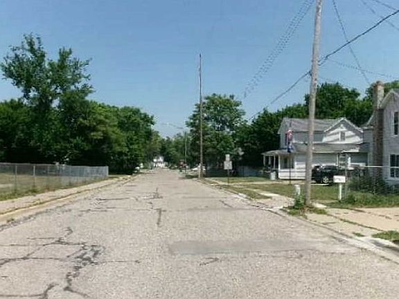 Exterior Neighborhood (street photo)