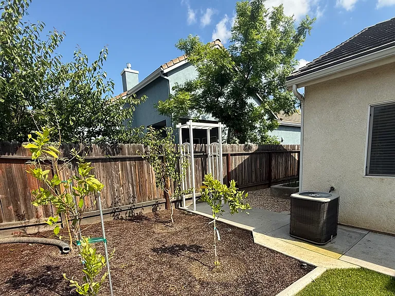 1126 E Pinehurst Ave — Photo 18