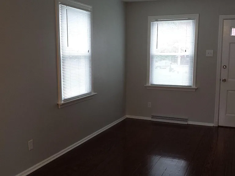 3437 Manhattan Ave — Photo 4