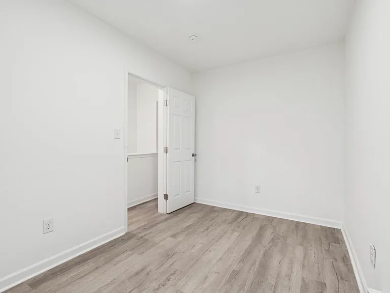 2603 N Hollywood St — Photo 5