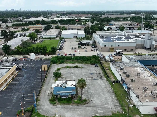 2009 Mangum Rd, Houston, TX 77092