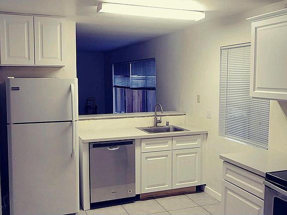 3rd image of 2426 F St APT 1