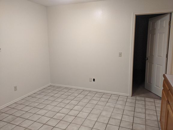 5th image of 309 W 16th Ct APT B