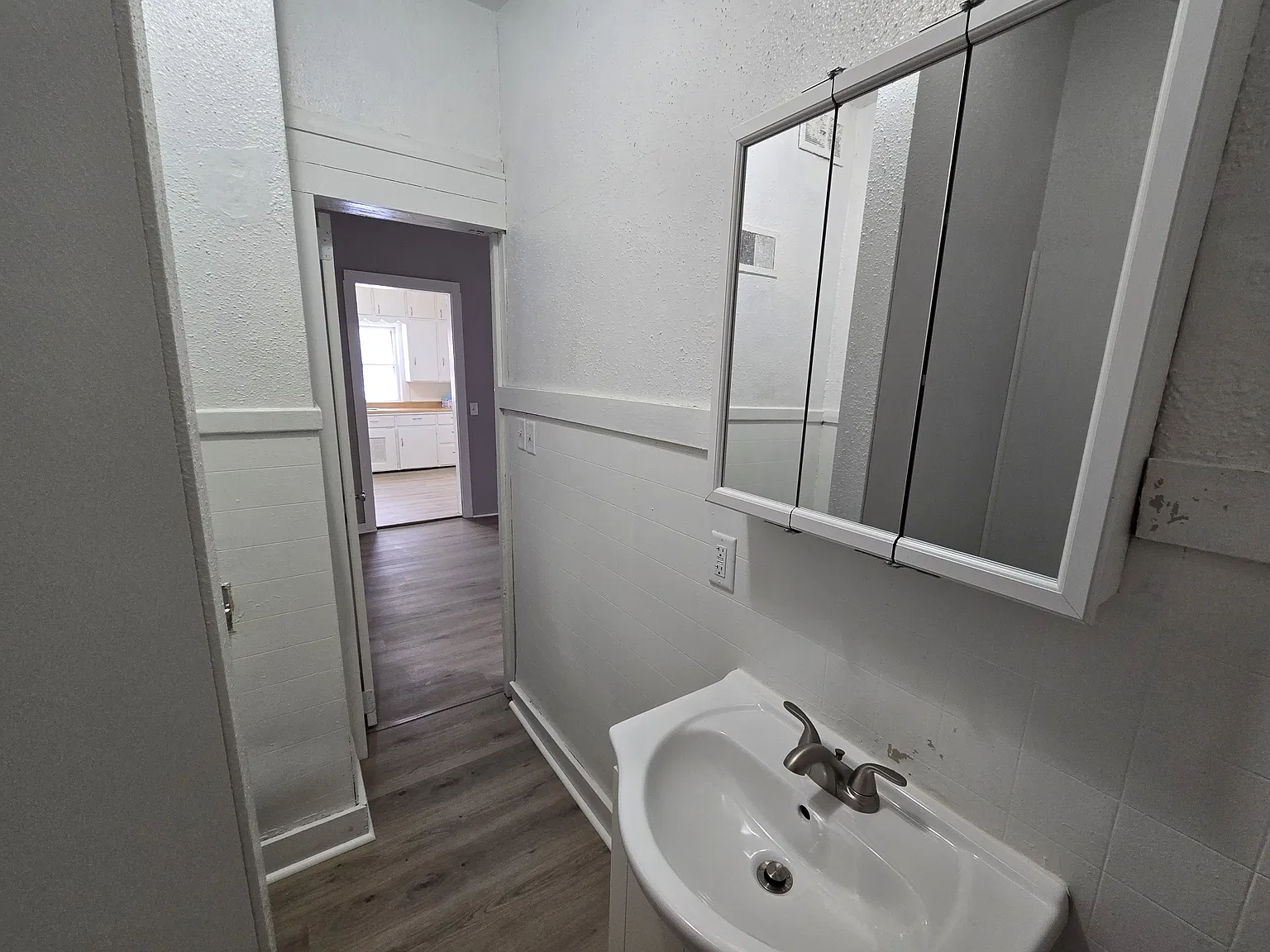 406 Locust St - 1 — Photo 2