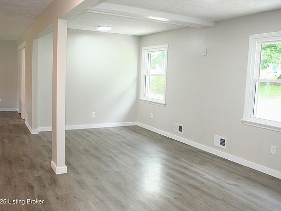 4th image of 424 Old Mill Stream Ln